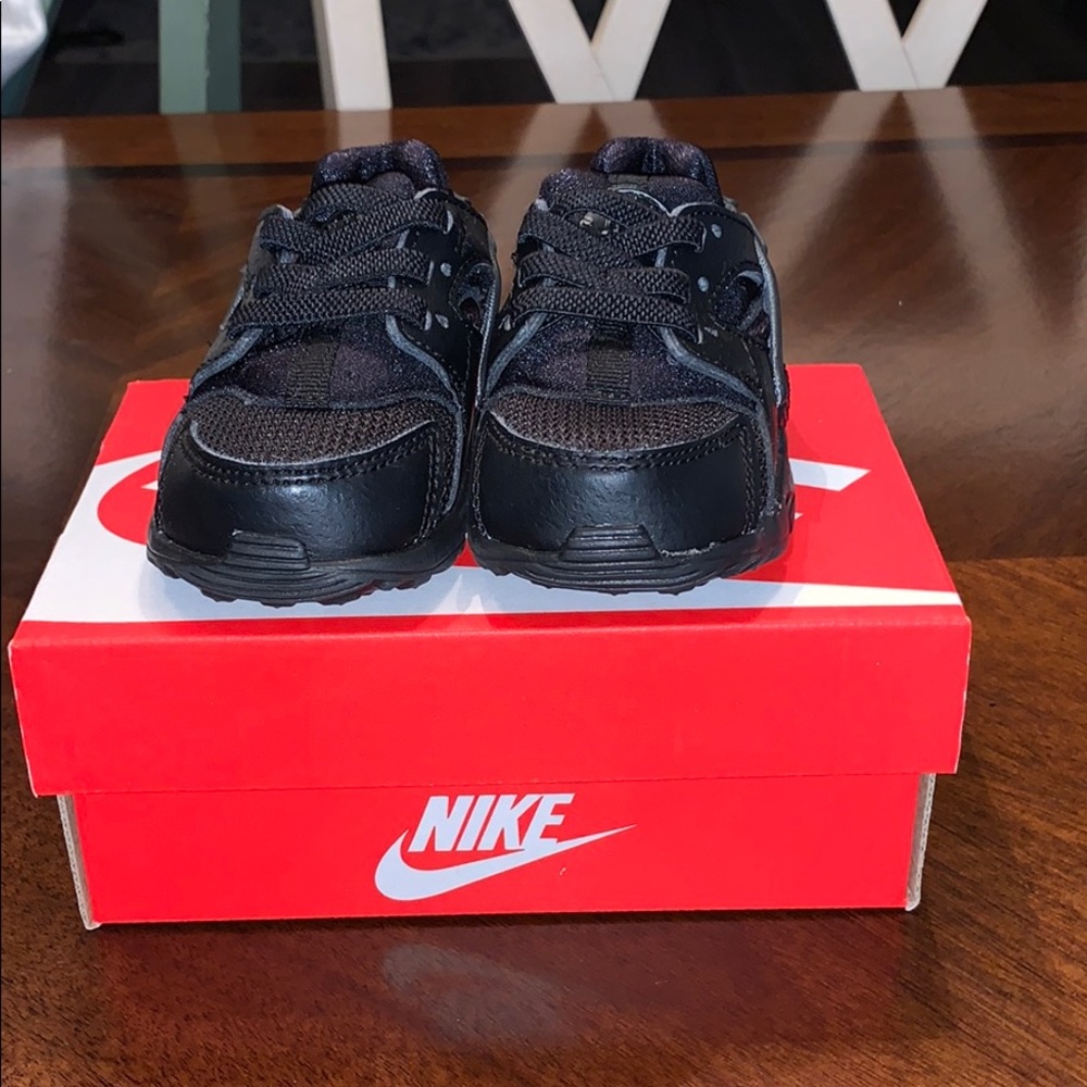 Nike black huarache run 3C